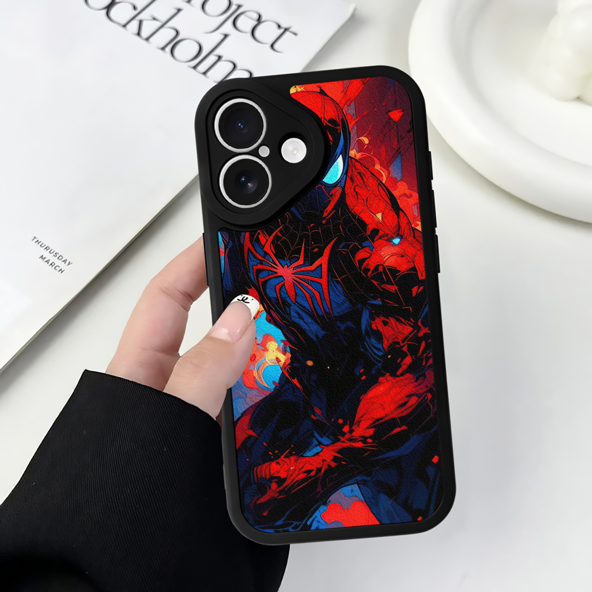 （画像用） Spider Man スパイダーマン 【iPhone 16シリーズ対応】シリコンスマホケース（レザー調） 材質：シリコン